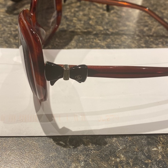 Chanel bow sunglasses - Picture 2 of 3